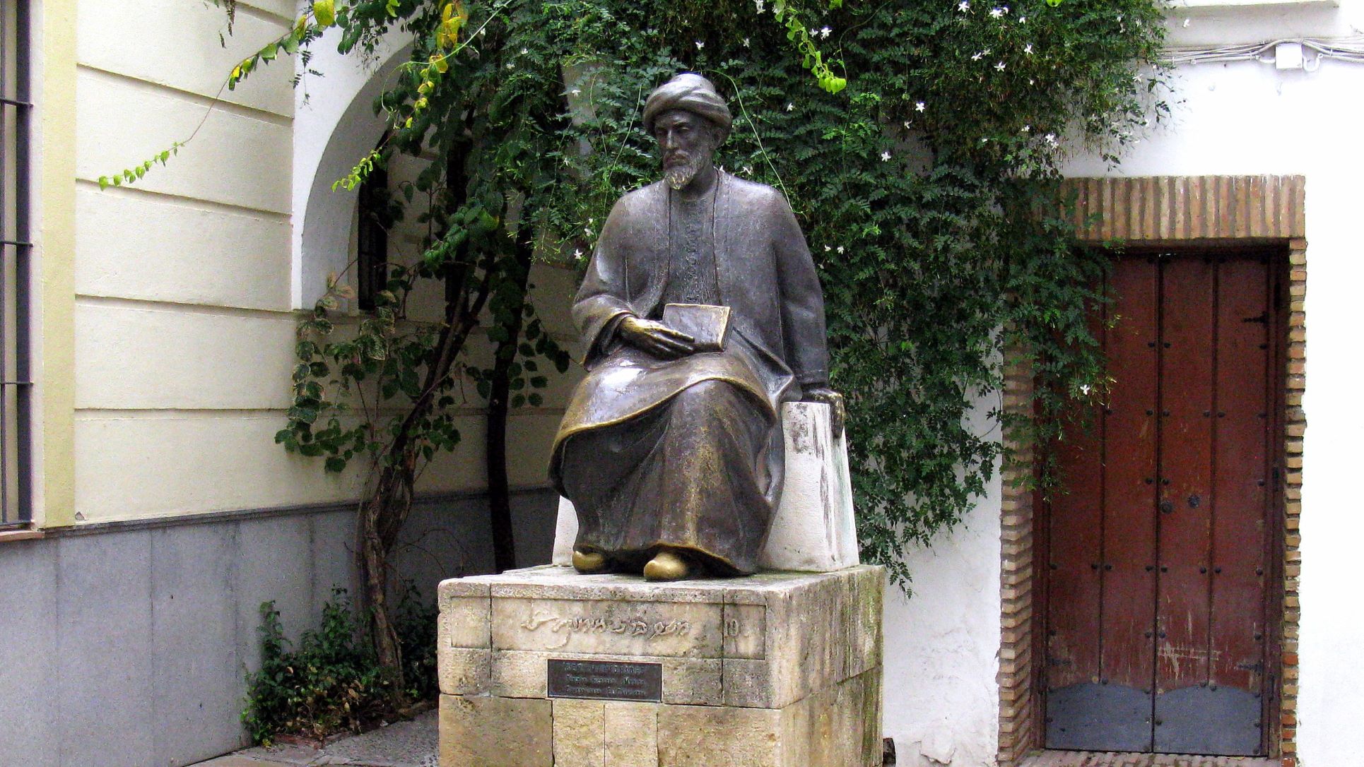 Une statue de Maïmonide dans sa ville natale de Cordoue, en Espagne (Flickr/Spencer Means)