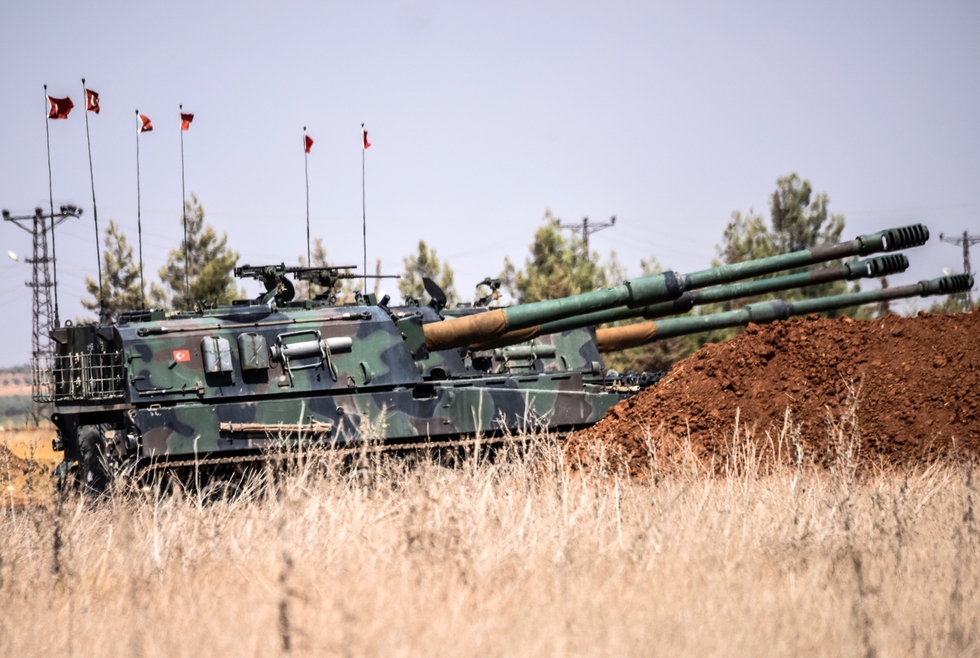 Des chars turcs à l’ouest de Karkamış, ville à la frontière turco-syrienne, en septembre 2016 (AFP)
