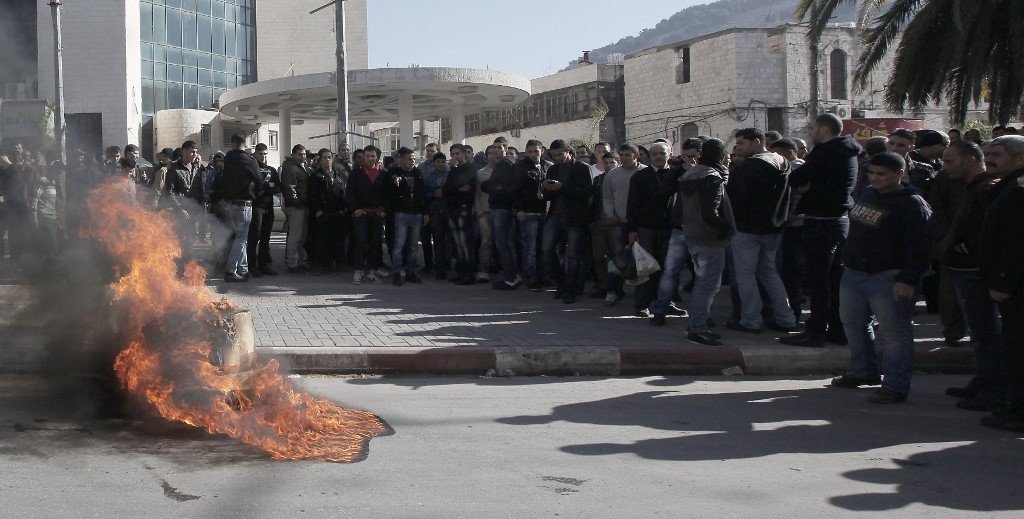 Des Palestiniens manifestent contre la gouvernance de Salam Fayyad à Naplouse en 2012 (AFP)