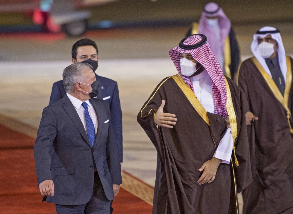 Saudi Crown Prince Mohammed bin Salman welcomes Jordan's King Abdullah II to Riyadh on 8 March 2021 (Bandar al-Jaloud/Saudi Royal Palace/AFP)