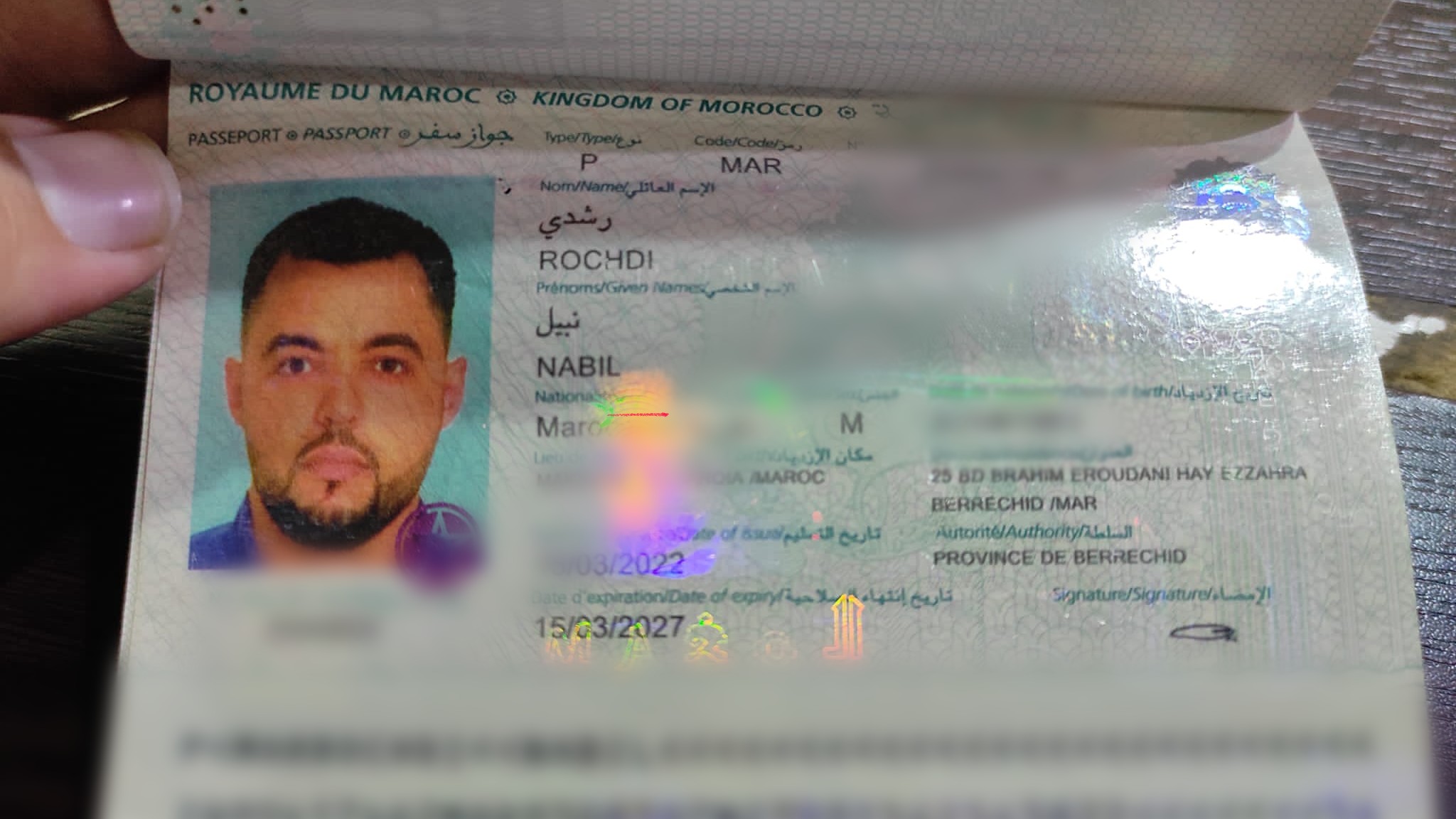 Le ressortissant marocain Nabil Rochdi a montré à Middle East Eye des copies de son passeport, visible sur cette photo, et de sa carte d’identité nationale (MEE)
