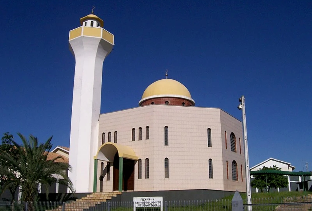 Islamic Centre of Campinas, a mosque situated in Campinas, Brazil, 8 February 2011 (Wikimedia commons)