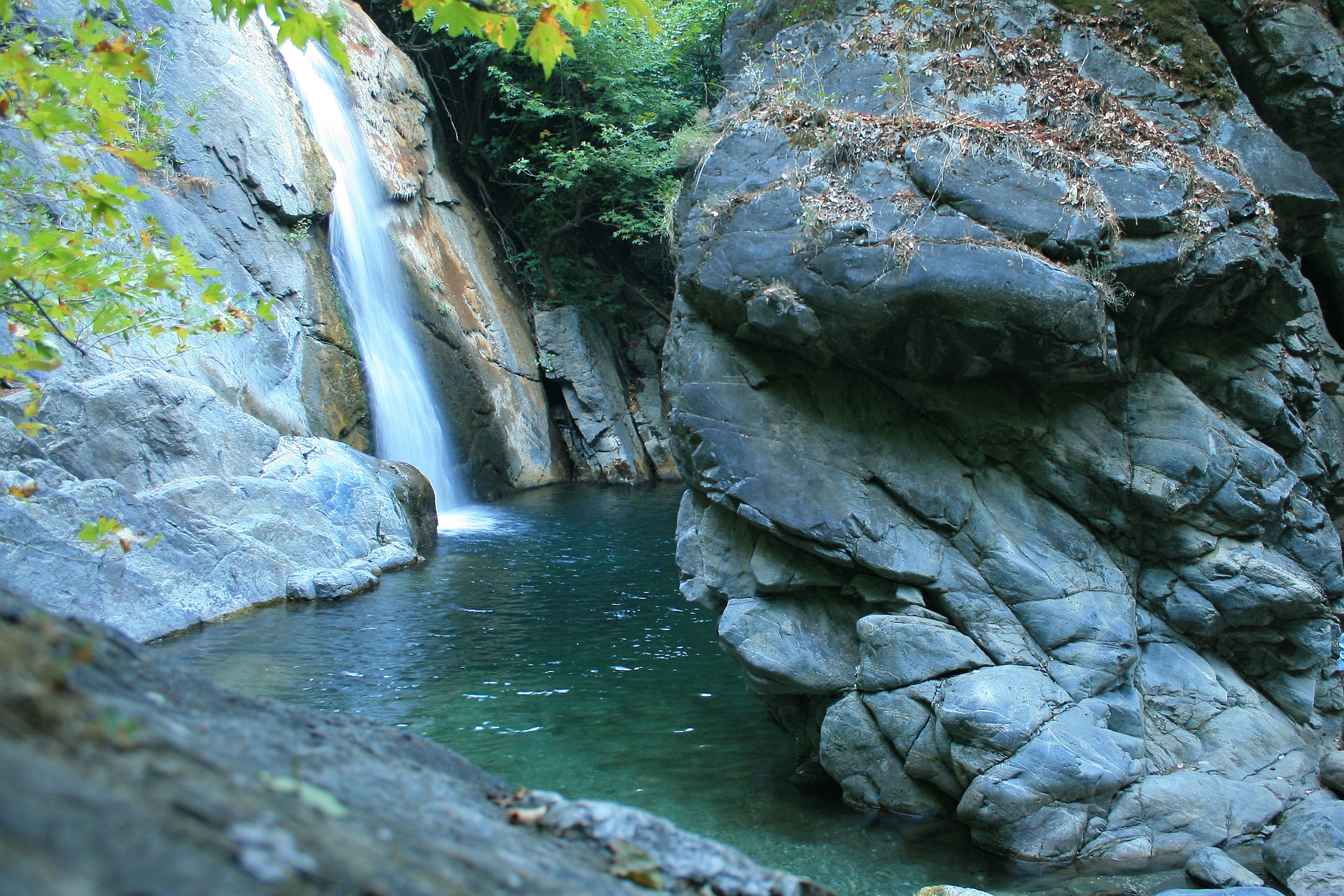 A waterfall in Mount Ida (fotometin/Pixabay)