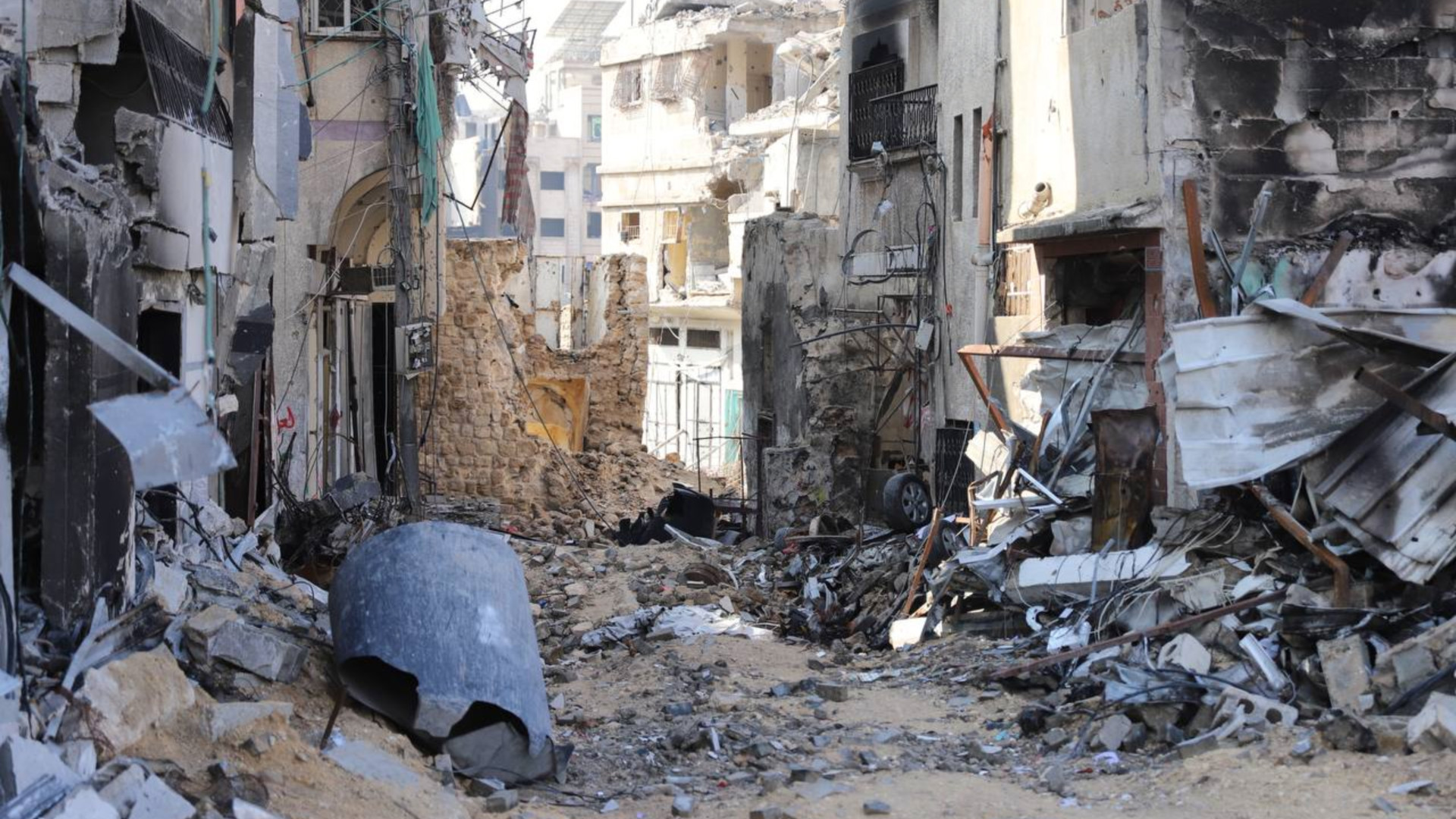 Les bombardements israéliens ont réduit la vieille ville de Gaza en ruines, 2 janvier 2024 (Mohammed al-Hajjar/MEE)