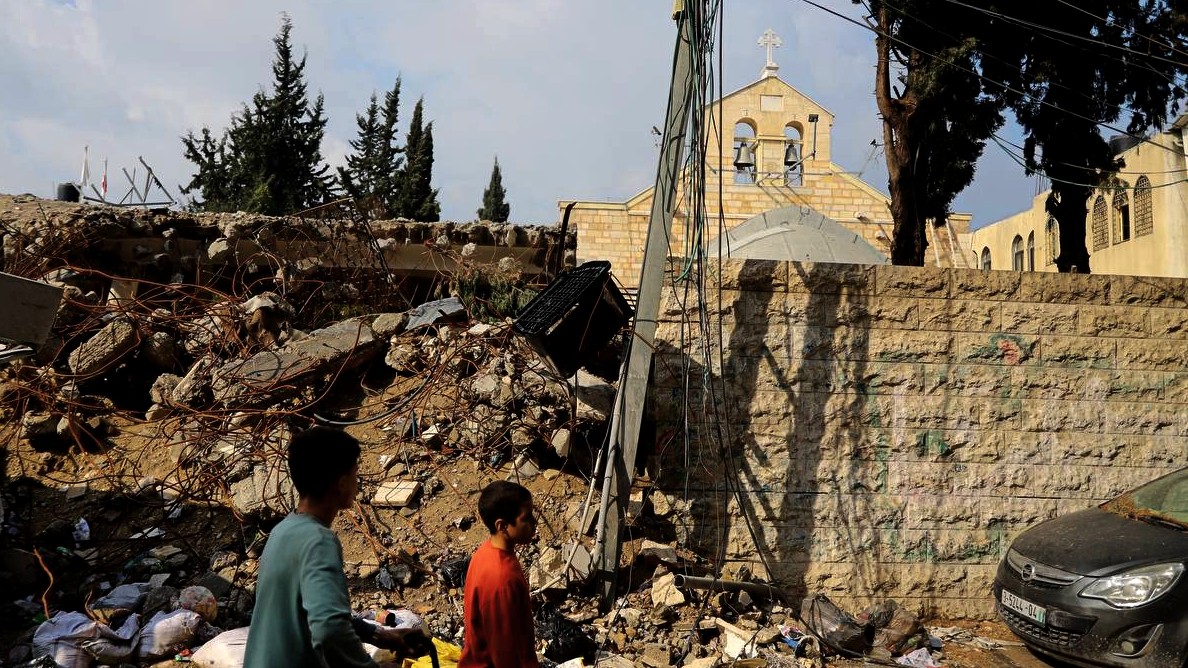 L’église orthodoxe grecque de Saint-Porphyre de Gaza endommagée par un bombardement israélien, 2 janvier 2024 (Mohammed al-Hajjar/MEE)