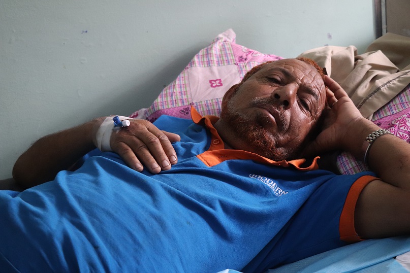 Mohammed Nagi recovers from cholera at Taiz City's Republican Hospital this week (MEE)