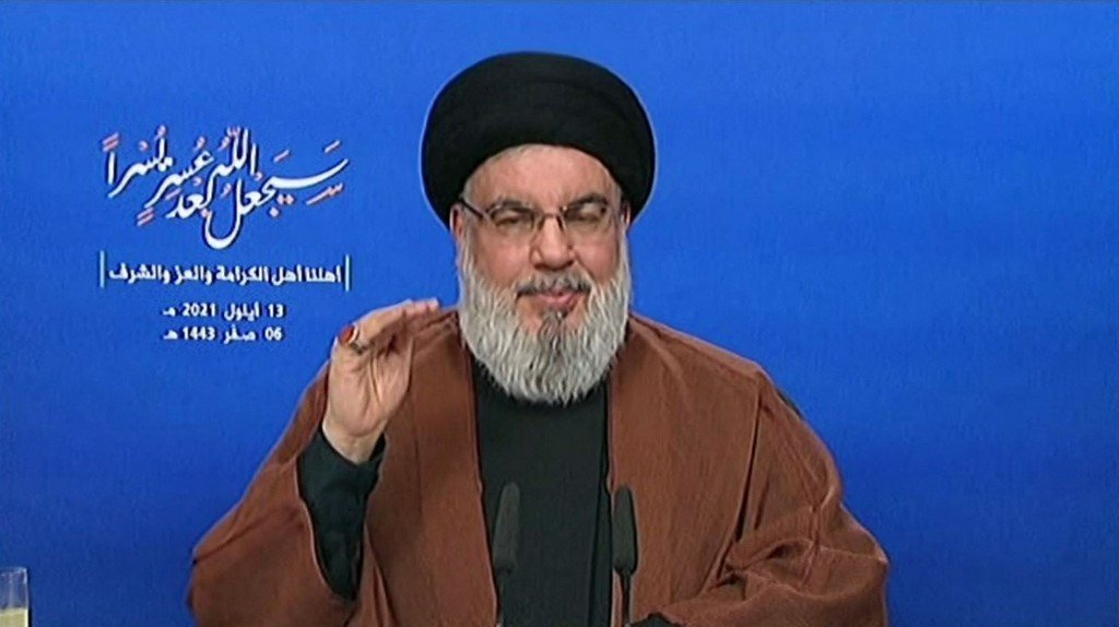 Le chef du Hezbollah libanais, Hassan Nasrallah, prononce un discours sur la chaîne de télévision Al-Manar, le 13 septembre 2021 (AFP)
