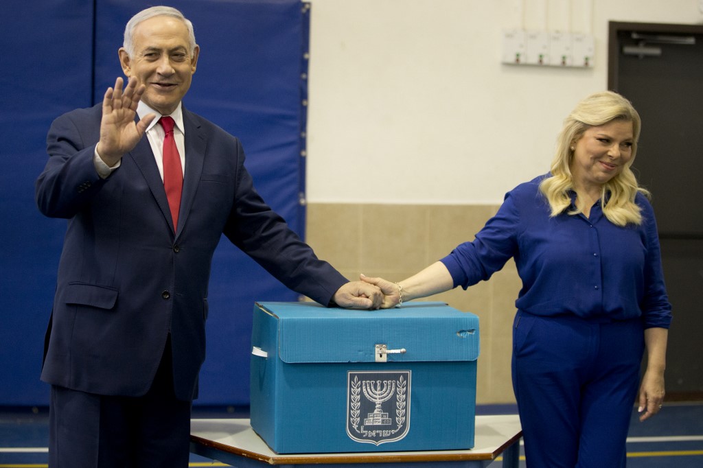 Israeli Prime Minister Benjamin Netanyahu and his wife vote in the April election (AFP)