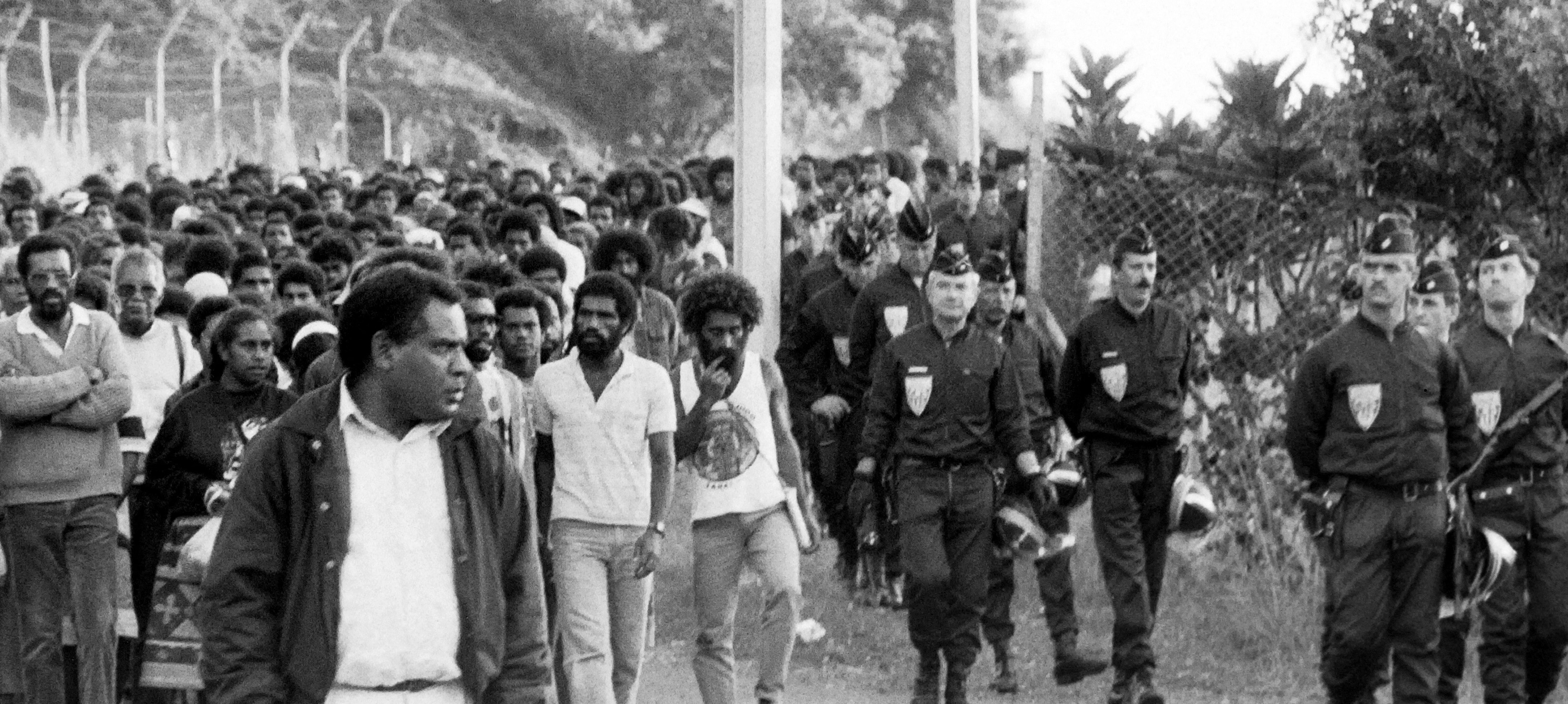 Representative of the New Caledonian separatist Kanak Socialist National Liberation Front (FNLKS), Yeweine Yeweine takes part in a peaceful walk onAugust 26, 1987 in Noumea prior the referendum on independence.