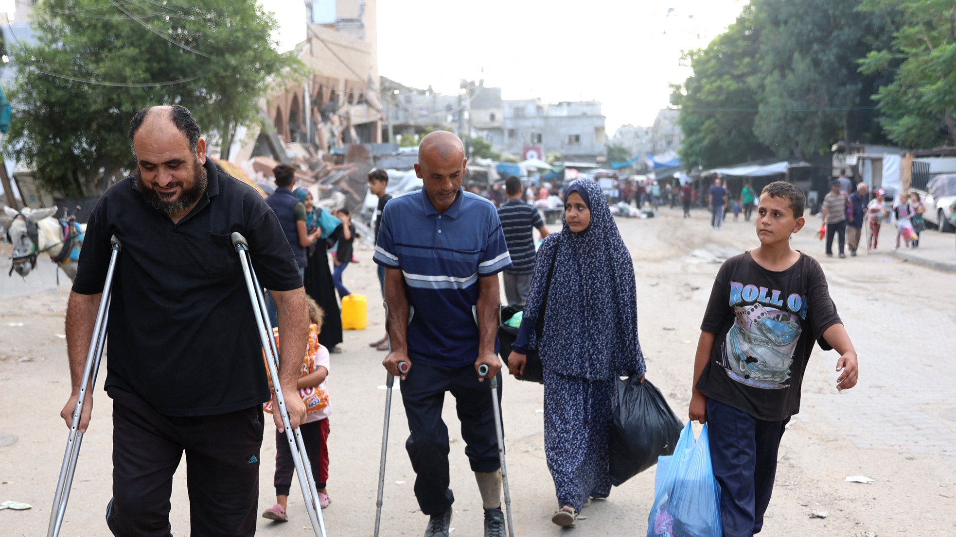 Palestinian families arrive in Gaza City after evacuating their homes in the Jabalia area on October 6, 2024, after the Israeli army ordered people to evacuate the area north of Gaza.