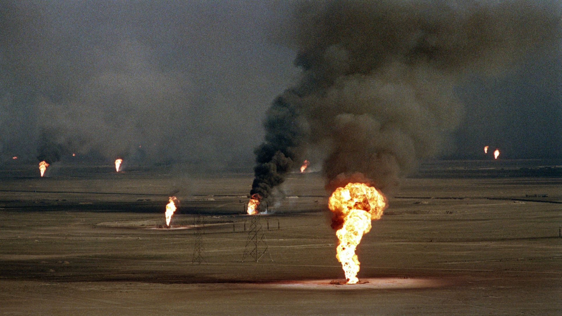 kuwait-oil-well-fires-nicholas-kamm-afp-1991