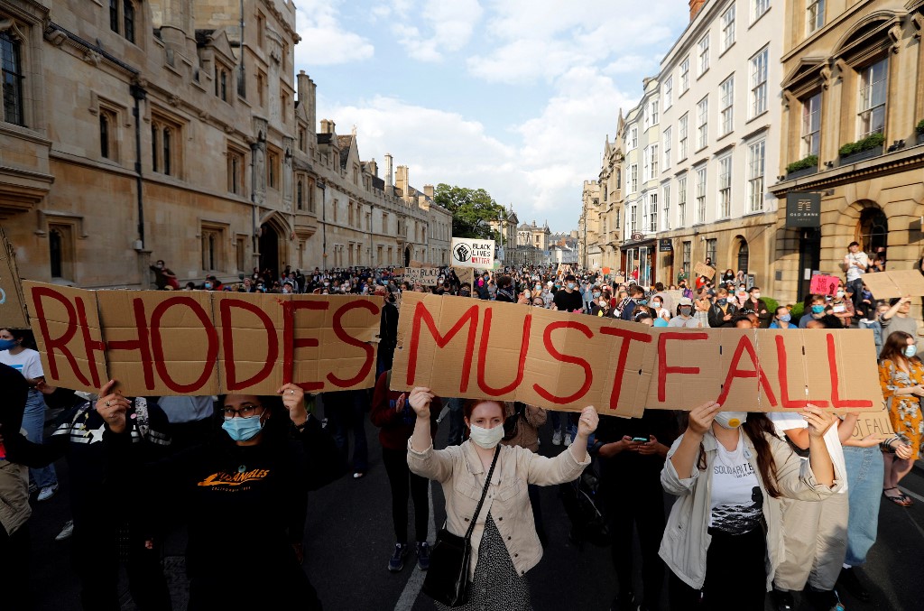 Protesters rallied by the ‘Rhodes Must Fall’ campaign are pictured at the University of Oxford on 9 June 2020 (AFP)