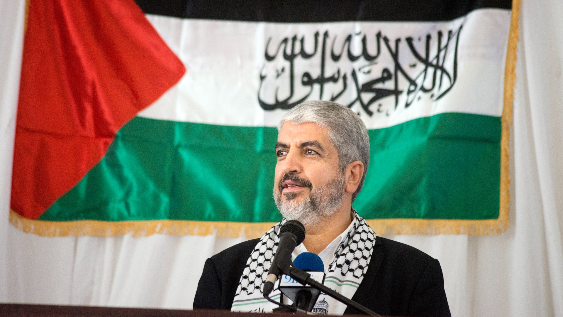 Khaled Meshaal, the exiled leader of the Hamas, addresses a rally in his honour in the Souther African city of Cape Town on 21 October, 2015 (Rodger Bosch/AFP)