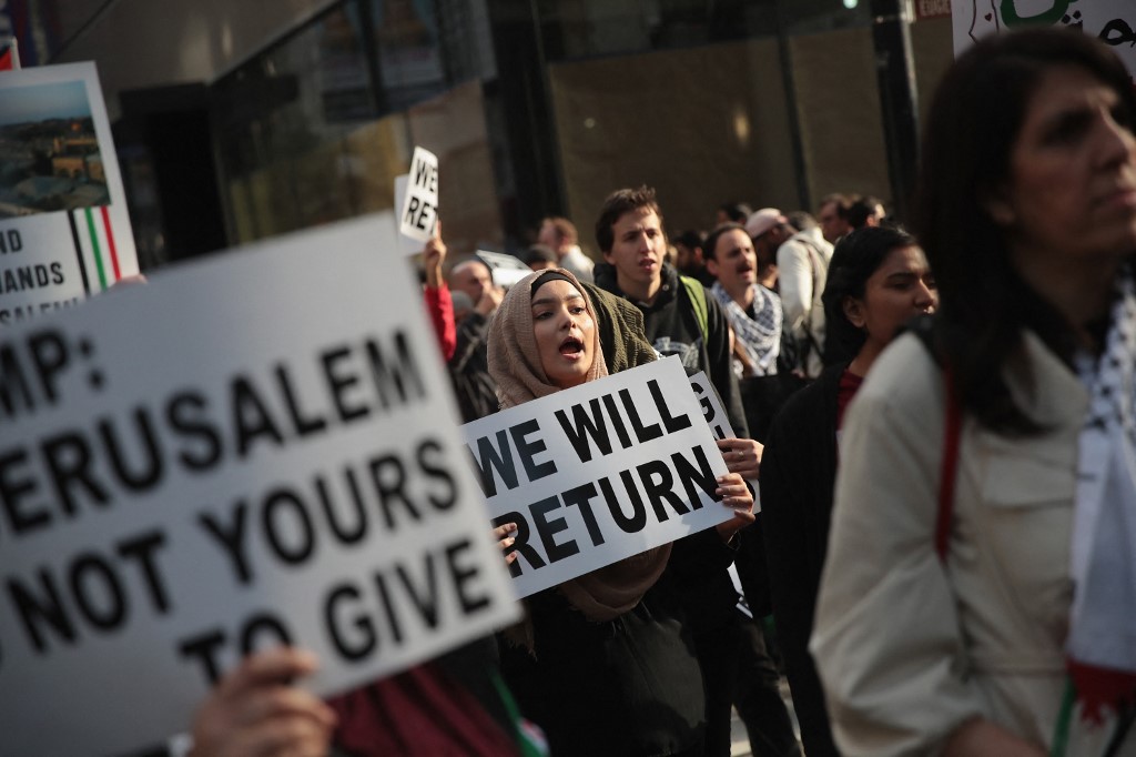 Members of the Palestinian community and their supporters hold a protest in Chicago against the US moving its embassy to Jerusalem, on 15 May 2018 (AFP)