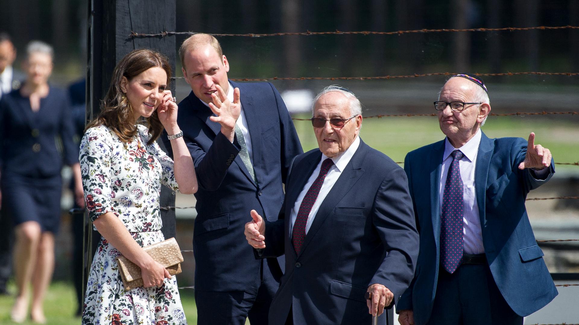 Auschwitz survivors Zigi Shipper (R) and Manfred Goldberg (second R) tour the camp with the Duke and Duchess of Cambridge in 2017 (Simon Krawczyk/AFP)