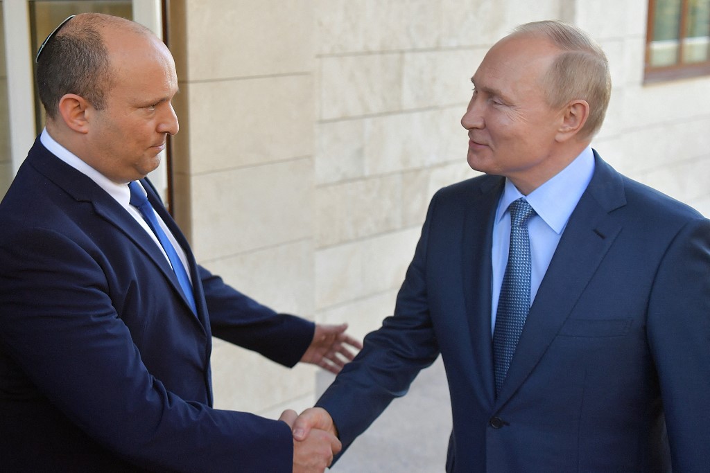 Russian President Vladimir Putin and Israeli Prime Minister Naftali Bennett meet in Sochi on 22 October 2021 (AFP)