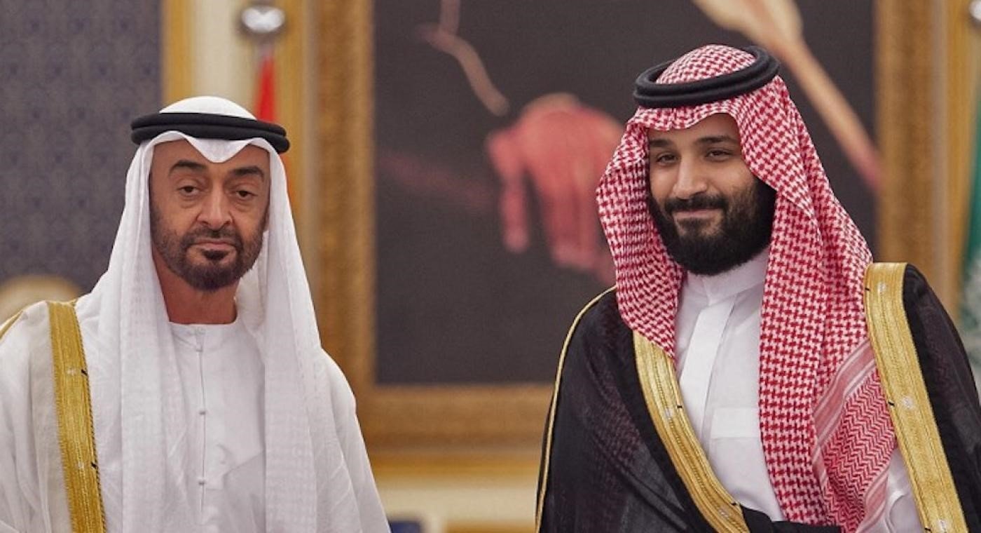 MBZ rencontre le prince héritier d’Arabie saoudite Mohammed ben Salmane, en 2018 à Djeddah (Bandar al-Jaloud/palais royal d’Arabie saoudite/AFP)
