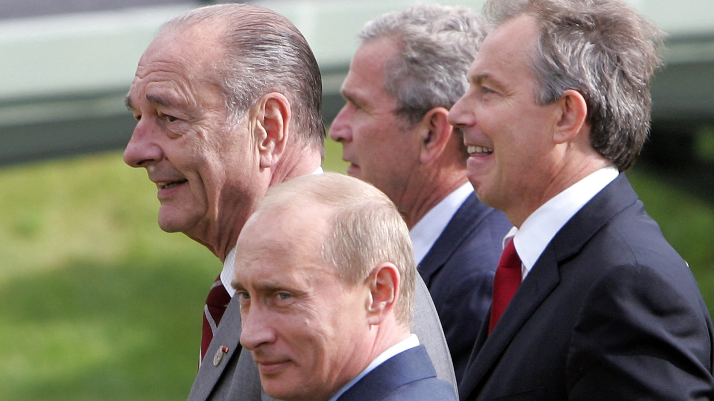 Russian President Vladimir Putin (bottom), French President Jacques Chirac (L), British Prime Minister Tony Blair (R) and US President George W. Bush arrive for the family photo during the G8 Summit at the Konstantinovsky Palace, in Strelna, outside St. Petersburg, 16 July 2006.