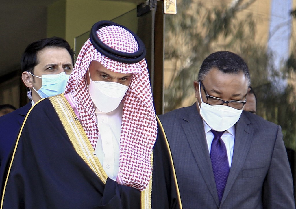 The Saudi and Sudanese foreign ministers meet in Khartoum in December 2020 (AFP)