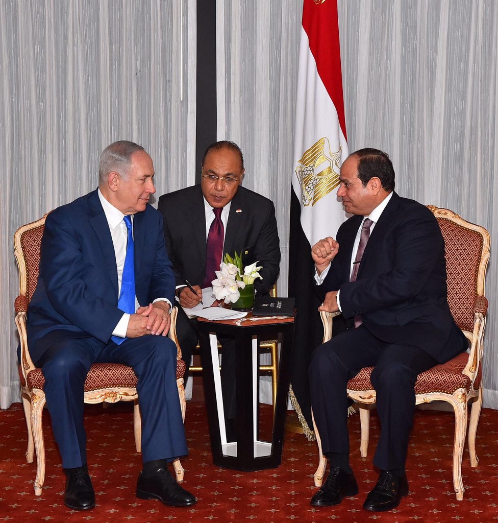 Israeli Prime Minister Benjamin Netanyahu meets Sisi in 2017 (AFP/Egyptian Presidency)