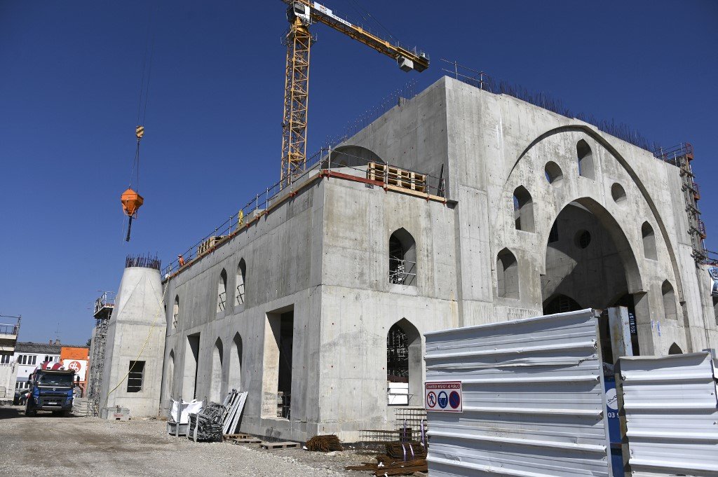 Les travaux de construction de la mosquée Eyyûb Sultan à Strasbourg le 24 mars (AFP)