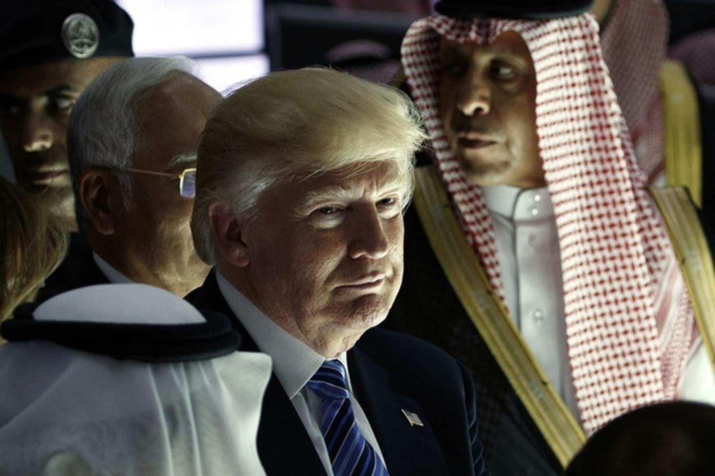 Le président Donald Trump pendant la cérémonie d’ouverture du Centre mondial de lutte contre l’idéologie extrémiste, le dimanche 21 mai 2017, à Riyad (AP)