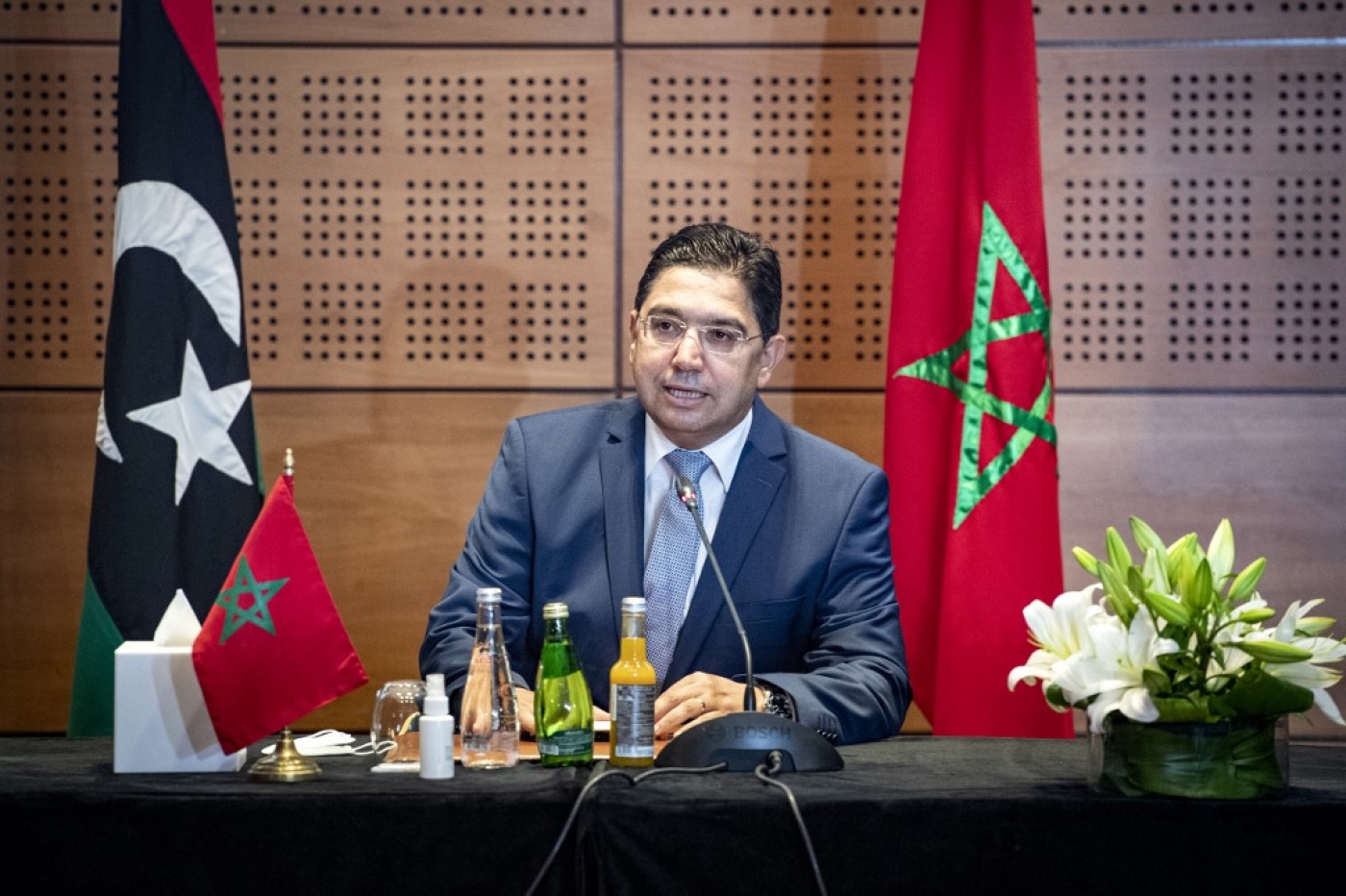 Le ministre marocain des Affaires étrangères, Nasser Bourita, préside la rencontre avec les parties libyennes le 6 septembre 2020 à Bouznika (AFP)