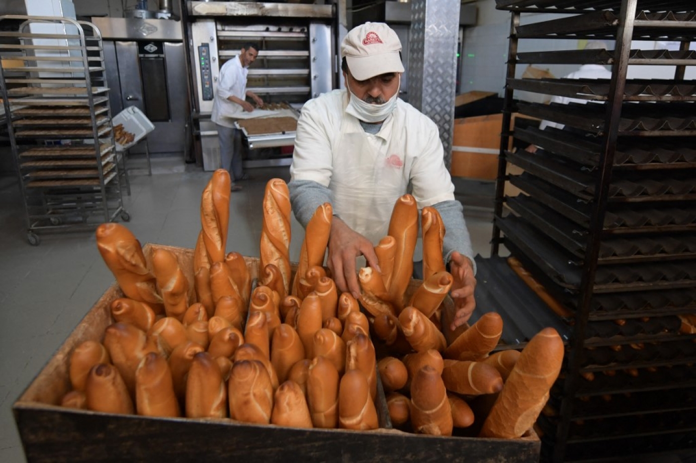 Dans les boulangeries non subventionnées, le prix du pain a augmenté de 25 % ces deux derniers mois, conséquence de la guerre en Ukraine et des tensions sur le prix du blé (AFP/Fethi Belaid)