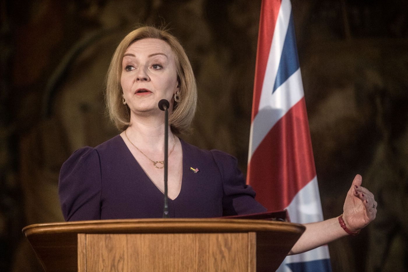 British Secretary for Foreign Affairs Liz Truss attends a joint press conference with her Czech counterpart in Prague, 27 May 2022 (AFP)