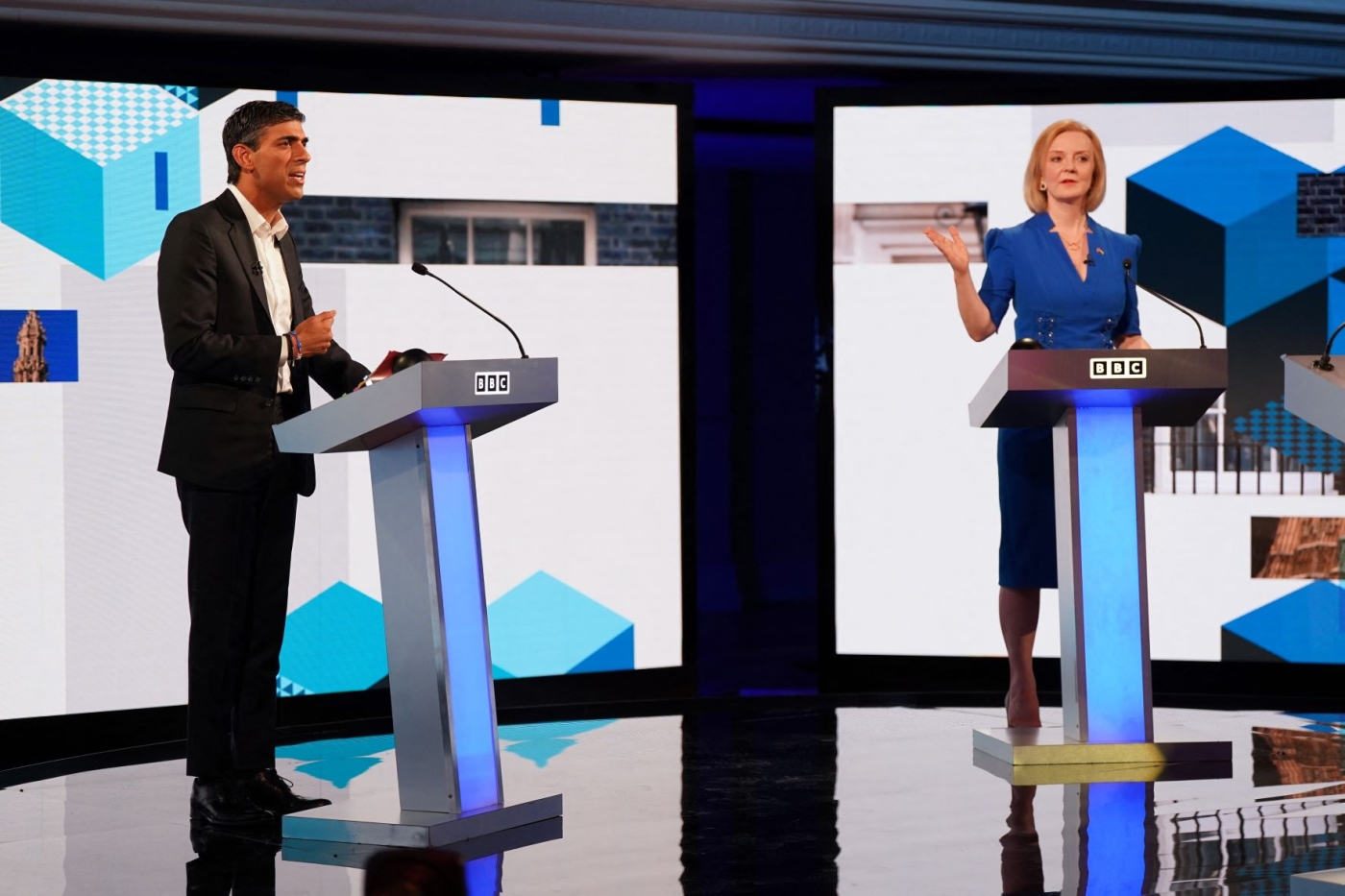 Britain's Foreign Secretary Liz Truss (R) and former chancellor to the exchequer Rishi Sunak, contenders to become the country's next prime minister, take part in the BBC's 'The UK's Next Prime Minister: The Debate' in Victoria Hall in Stoke-on-Trent, central England, on July 25, 2022 (AFP)