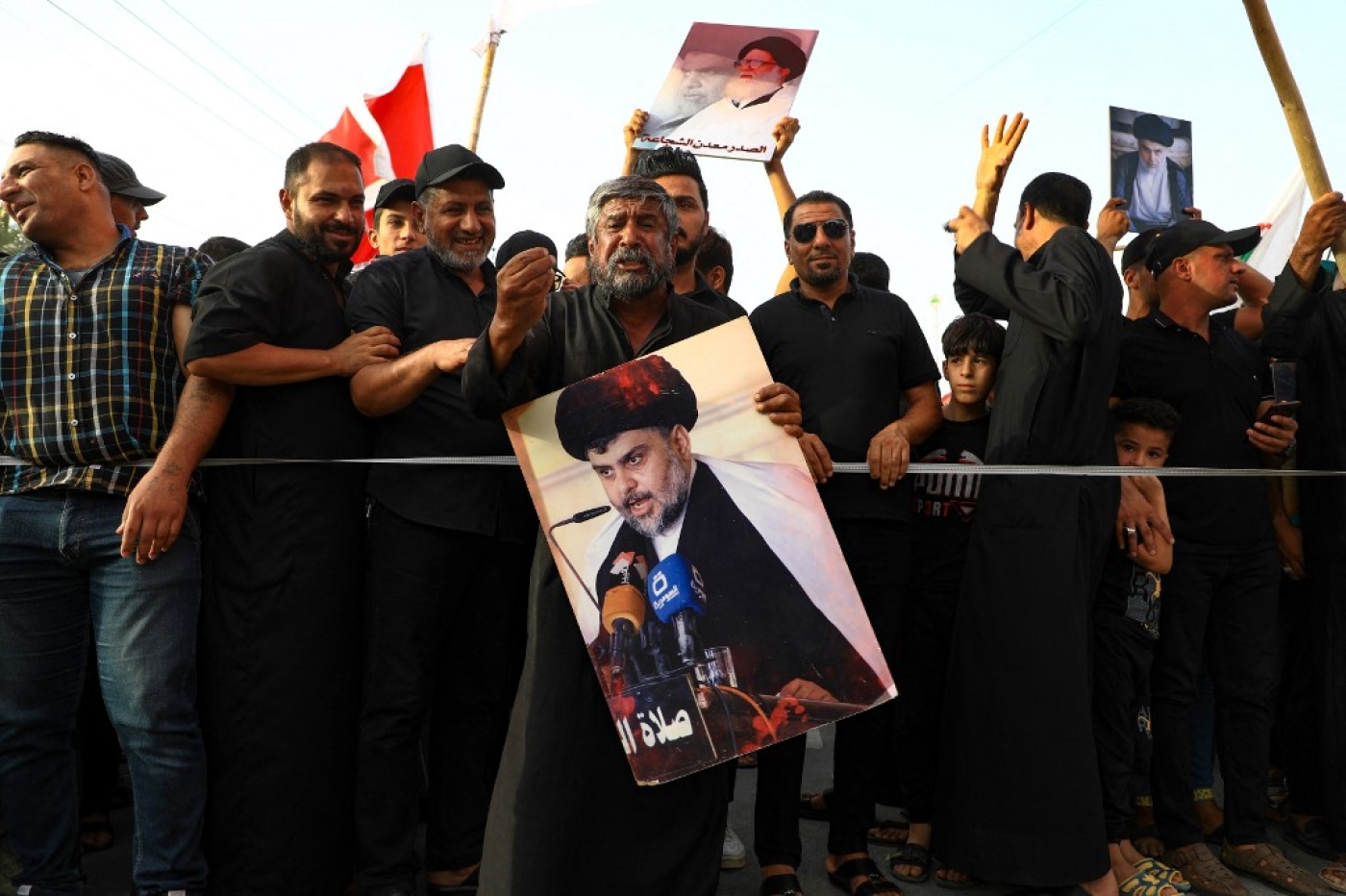 Le 12 aout, des partisans du religieux chiite Moqtada al-Sadr protestent à Nasiriyah contre la nomination d’un faction chiite rivale pour le poste de Premier ministre (AFP/Asad Niazi)