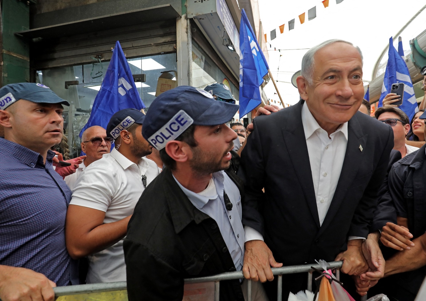 Benjamin Netanyahu visits the Tikva market in Tel Aviv ahead of the November general elections (AFP)