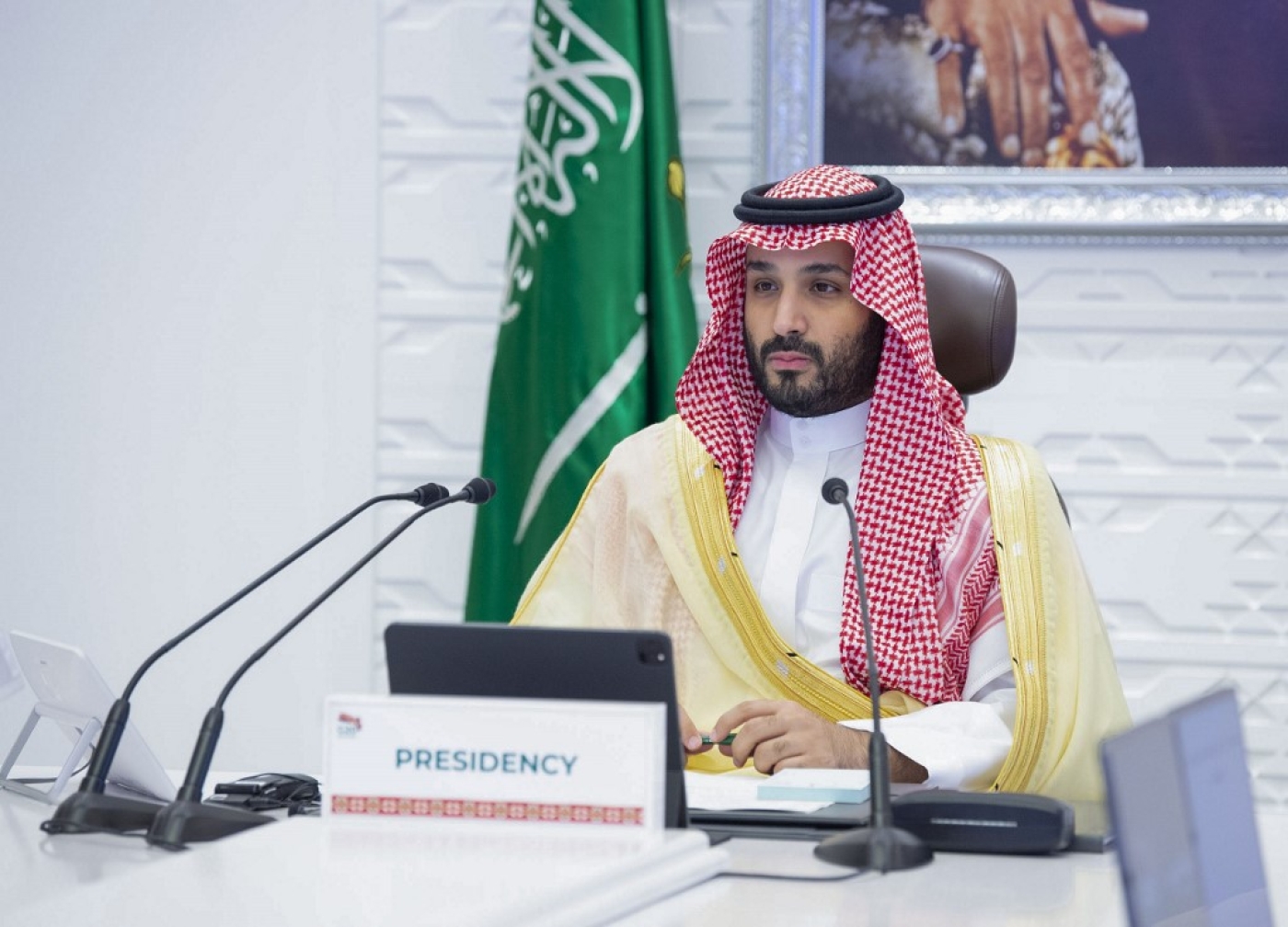 Mohammed ben Salmane préside une session du sommet virtuel du G20, plus tôt ce mois-ci (AFP)