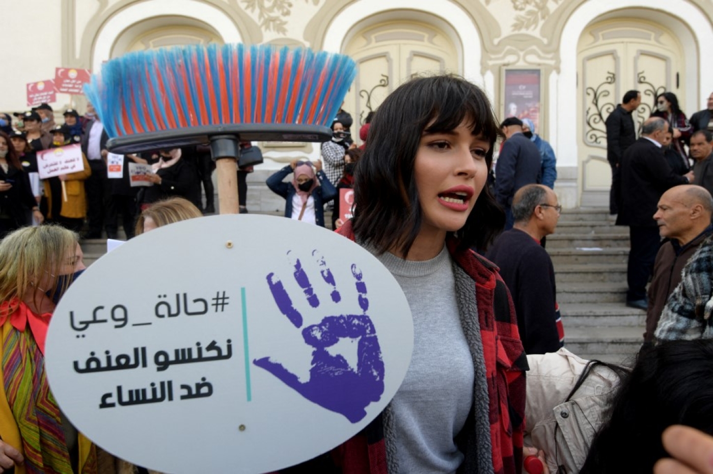 Des Tunisiennes manifestent le 6 mars 2021 à Tunis contre les violences faites aux femmes (AFP/Fethi Belaïd)