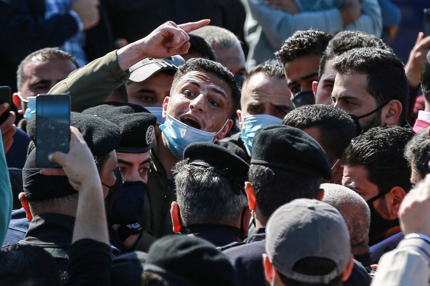 Manifestation de colère devant l’hôpital jordanien de Salt (AFP)