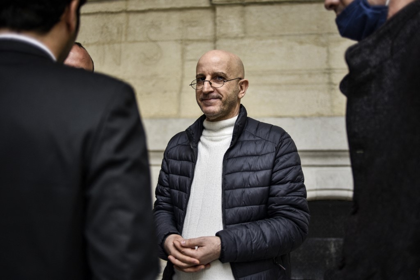 L’islamologue Saïd Djabelkhir devant le tribunal d’Alger, le 22 avril 2021 (AFP)