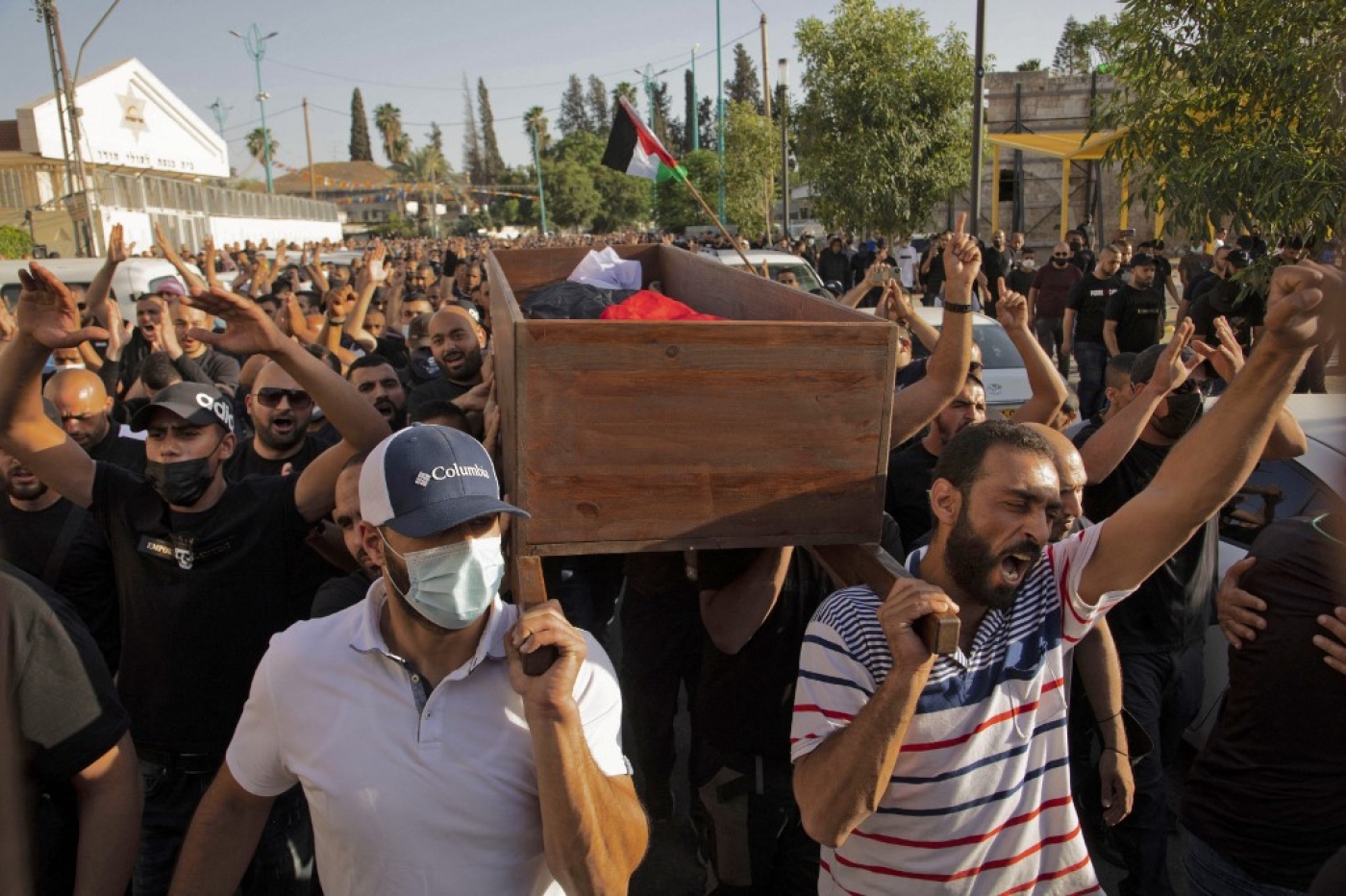 Les Arabes israéliens de Lod lors des funérailles de Mousa Hassouna, tué lors de manifestations anti-israéliennes, le 11 mai 2011 (AFP)