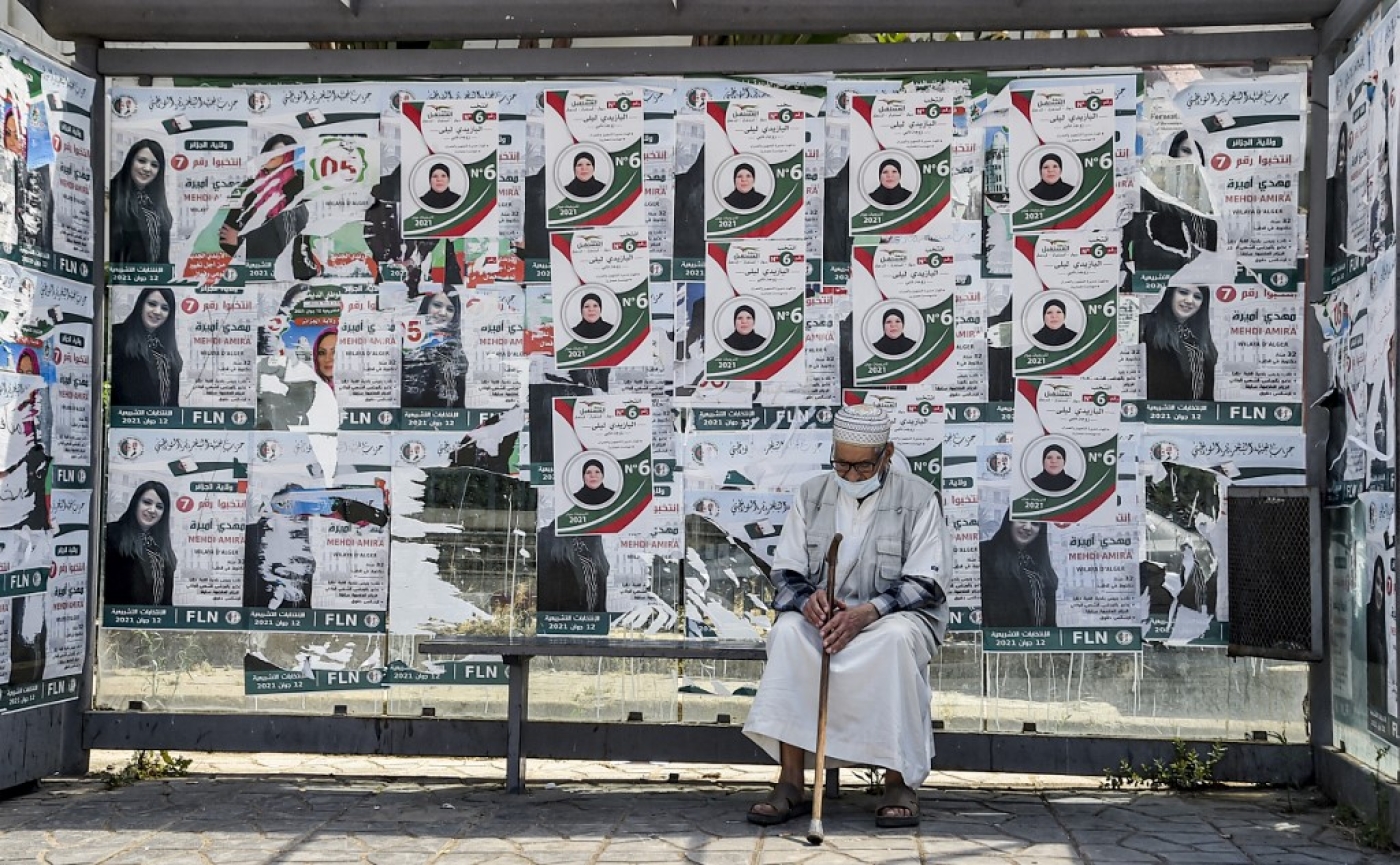 Quelque 24 millions d’Algériens sont appelés à élire les 407 députés de l’Assemblée populaire nationale pour un mandat de cinq ans. Ils doivent choisir parmi plus de 2 200 listes, dont plus de la moitié s’affichent comme « indépendantes » (AFP/Ryad Kramdi)