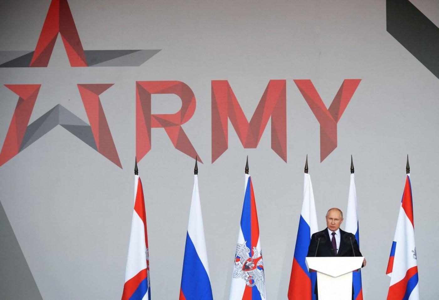 Le président russe Vladimir Poutine prononce un discours au Forum international militaro-technique « Army 2021 » à Koubinka, dans la banlieue de Moscou, le 23 août 2021 (AFP)