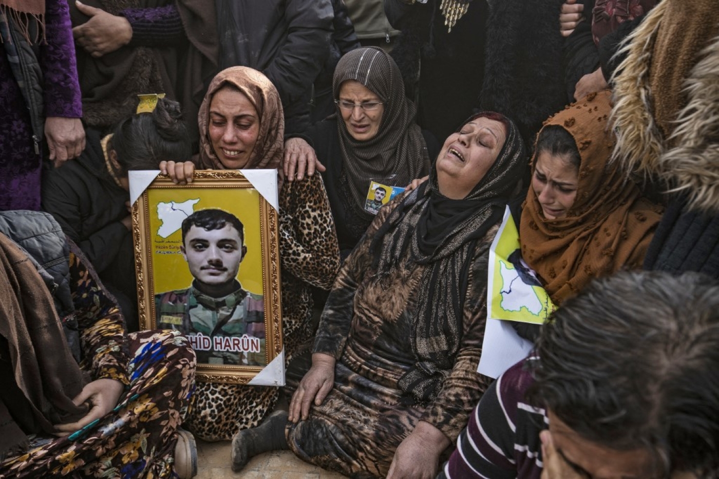 Funérailles à Hassaké de combattants des Forces démocratiques syriennes, tués lors d'affrontements avec des membres de l’EI dans la prison de al-Sina’a (AFP) 