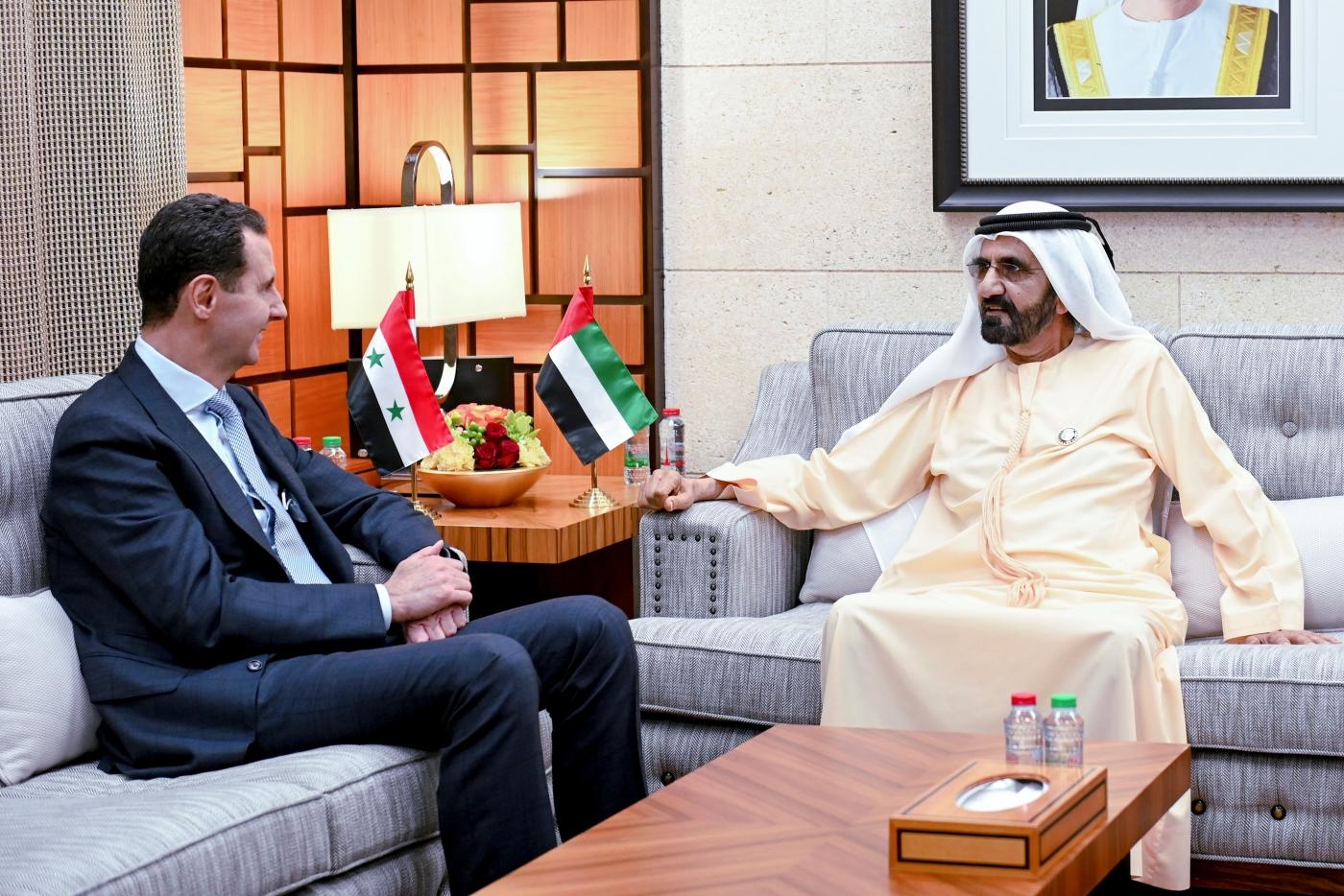 Le président syrien Bachar al-Assad rencontre le cheikh Mohammed ben Rachid al-Maktoum, émir de Dubaï, le 18 mars 2022 à Dubaï, aux Émirats arabes unis (photo fournie/Reuters)