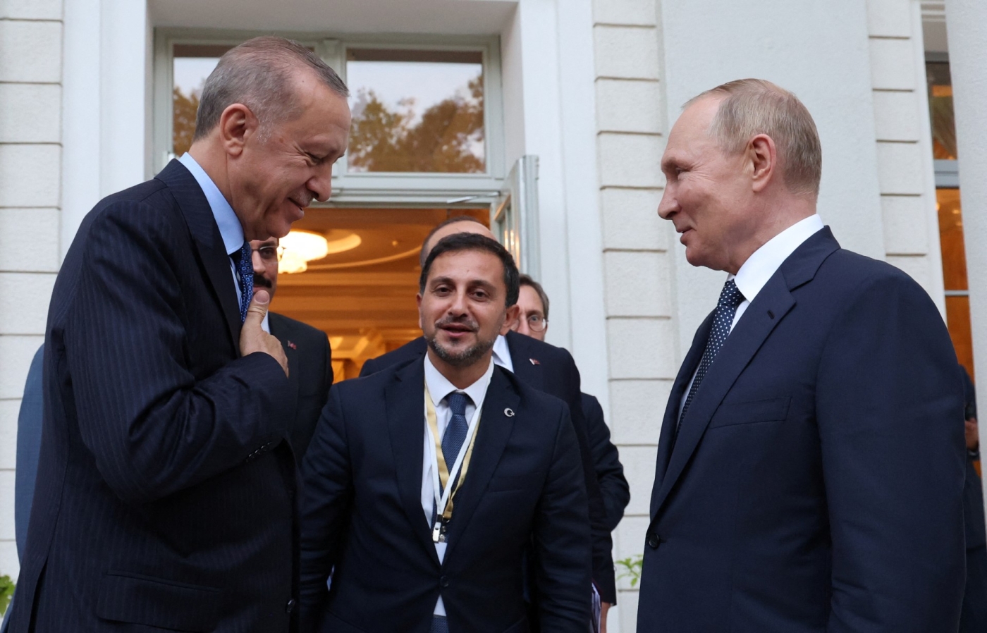 Russian President Vladimir Putin bids farewell to Turkish President Tayyip Erdogan after a meeting in Sochi, 5 August (Reuters)