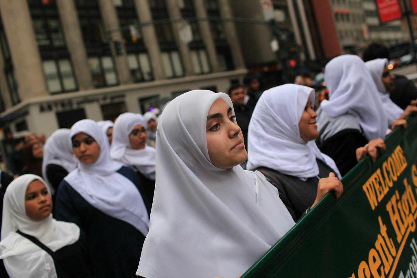 Des élèves de Crescent High School, un lycée musulman de New York, participent au défilé de la journée des Américains musulmans à New York, le 26 septembre 2010 (AFP)