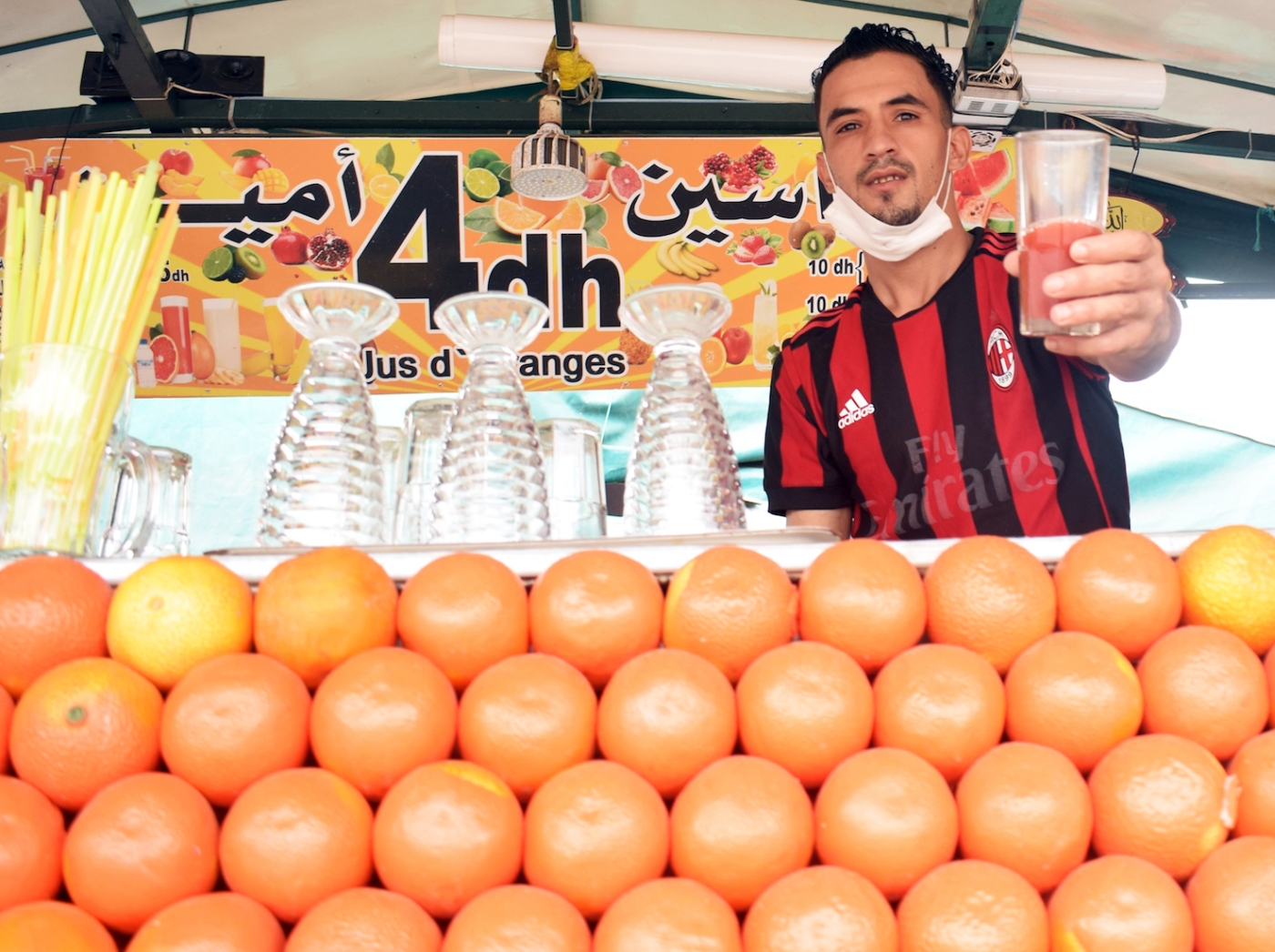 Amine, vendeur de jus de la place Jemaa el-Fna, à Marrakech (MEE/Tiphaine Ruppert-Abbadi)