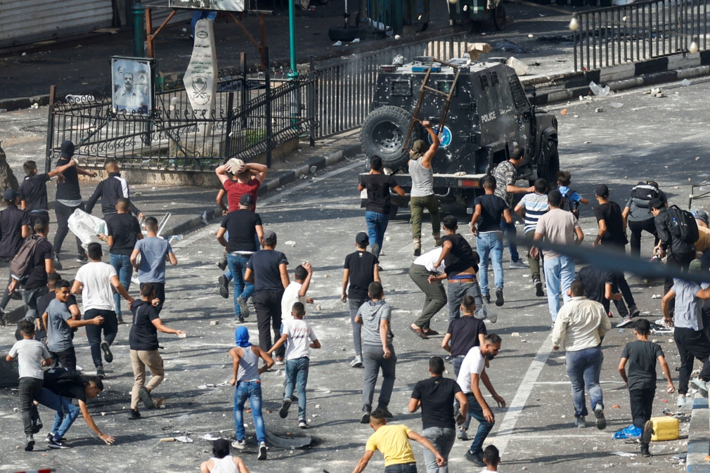Palestinian demonstrators protesting the arrest of two Palestinian fighters clash with Palestinian security forces, in Nablus in the occupied West Bank, 20 September 2022 (Reuters)