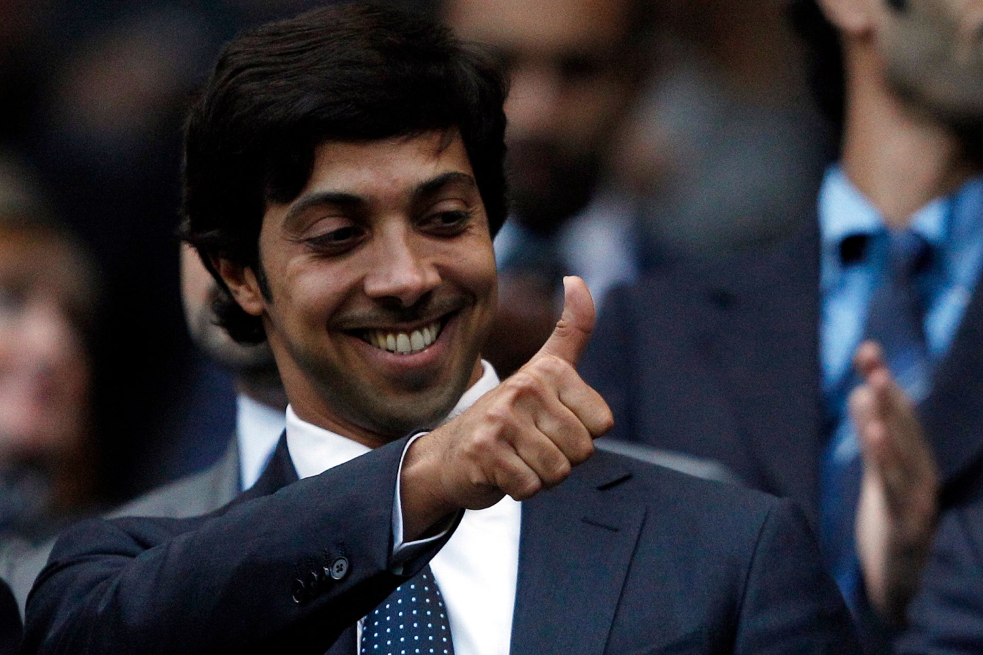 Le cheikh Mansour ben Zayed al-Nahyane, photographié ici à l’occasion d’un match de Manchester City, pourrait faire l’objet d’une enquête des autorités britanniques (Reuters)