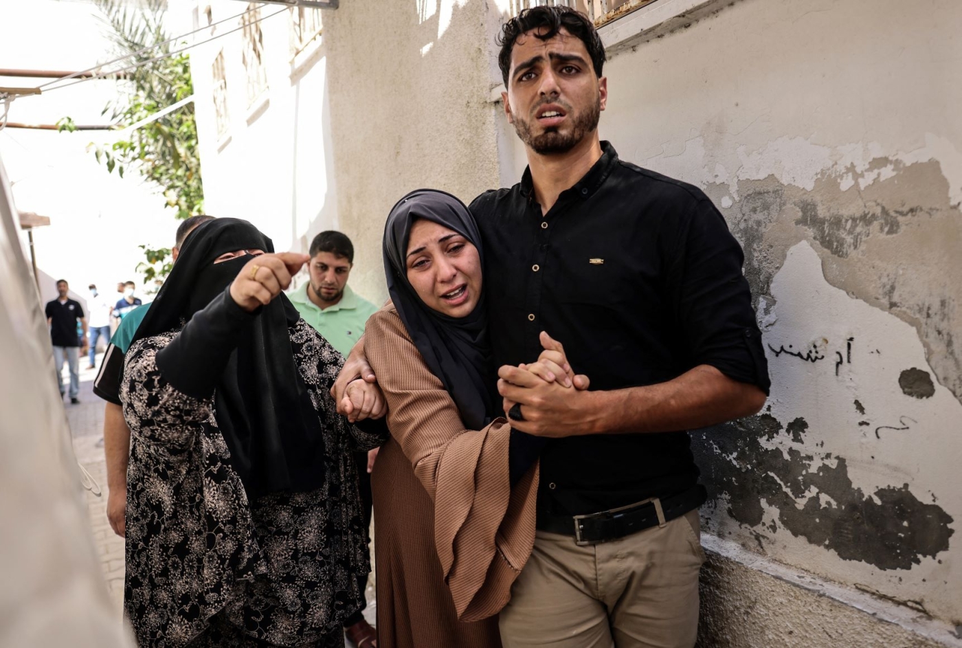 Relatives mourn the killing of a loved one by Israeli forces in Rafah, Gaza 