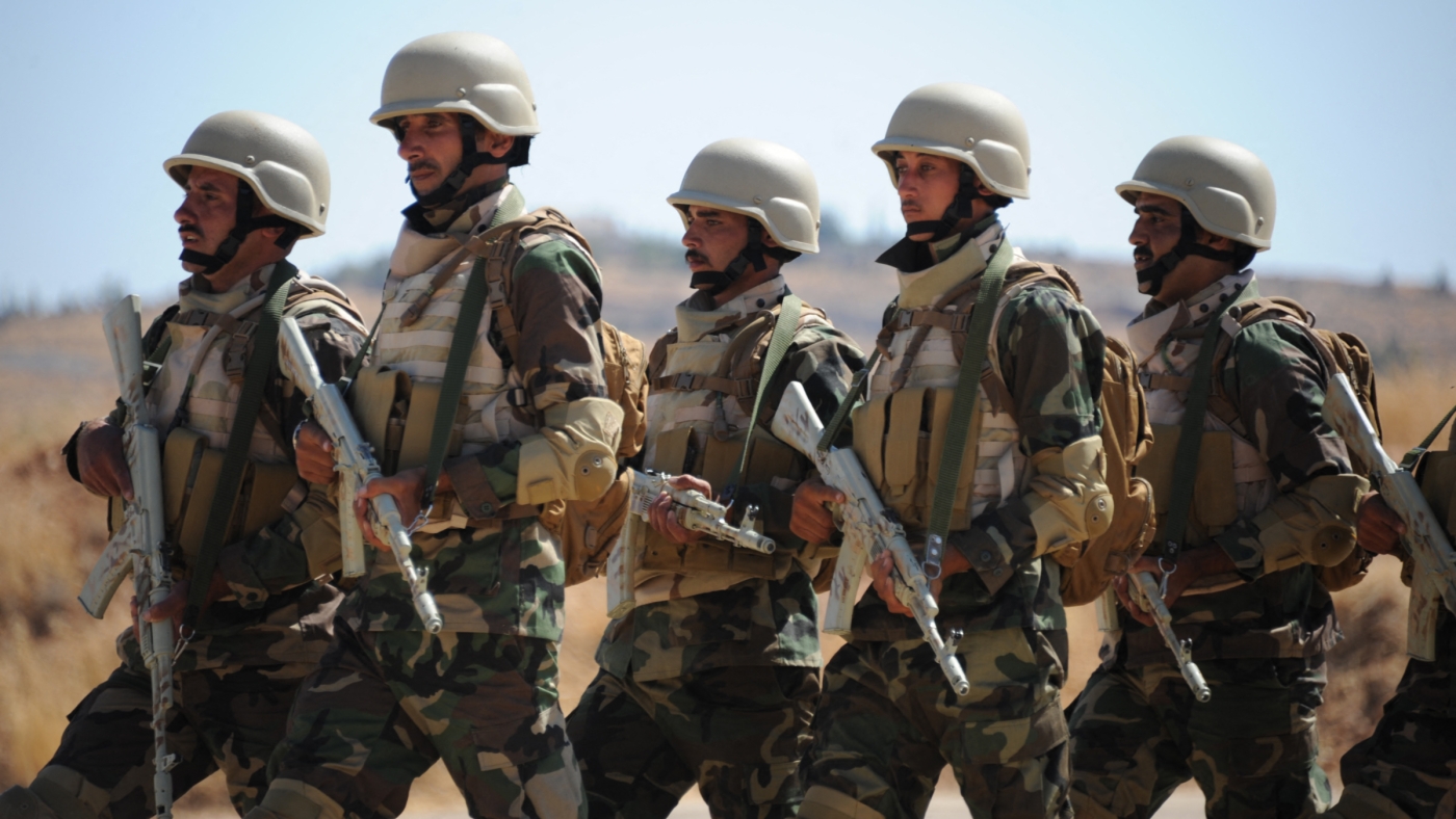 Des soldats d’élite syriens participent à une séance d’instruction avec des formateurs militaires russes sur une base militaire à Yafour, à une trentaine de kilomètres à l’ouest de Damas, le 24 septembre 2019 (AFP)