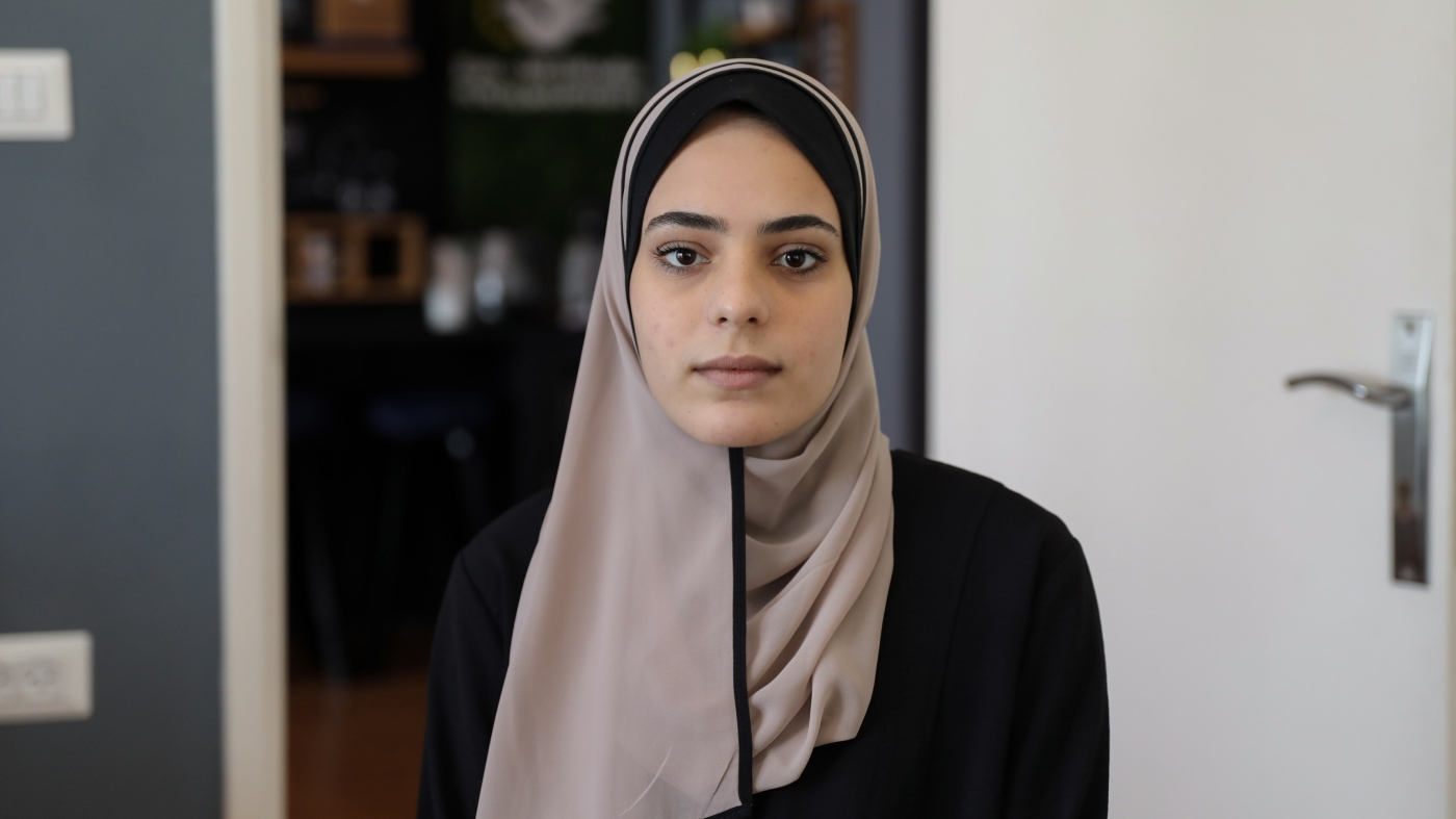 Zainab al-Qolaq, 23, lost 22 members of her family in the bombings (MEE/Mohammed al-Hajjar)