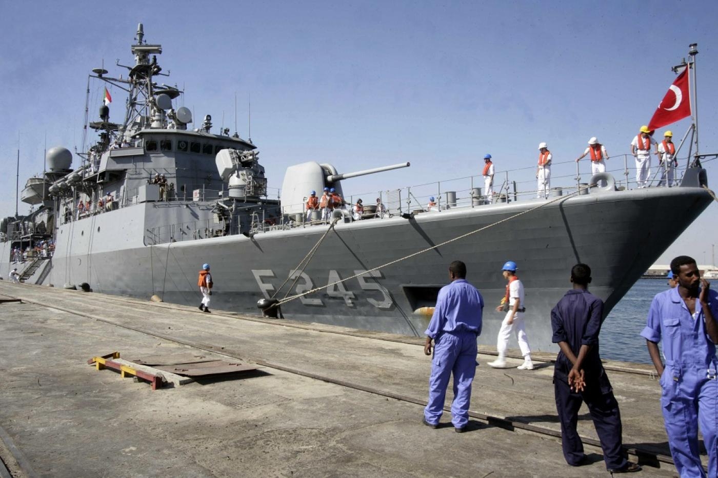 En 2018, la Grèce et la Turquie ont toutes deux déployé des navires de guerre en raison du conflit gazier qui les oppose (AFP)